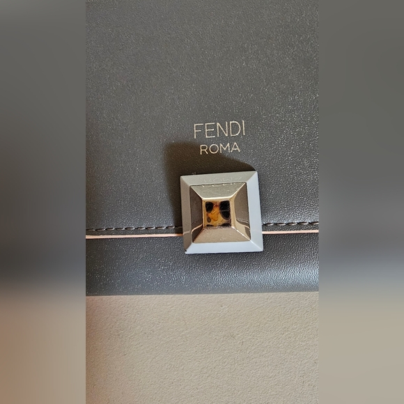 Fendi authentic medium size wallet - Picture 3 of 10